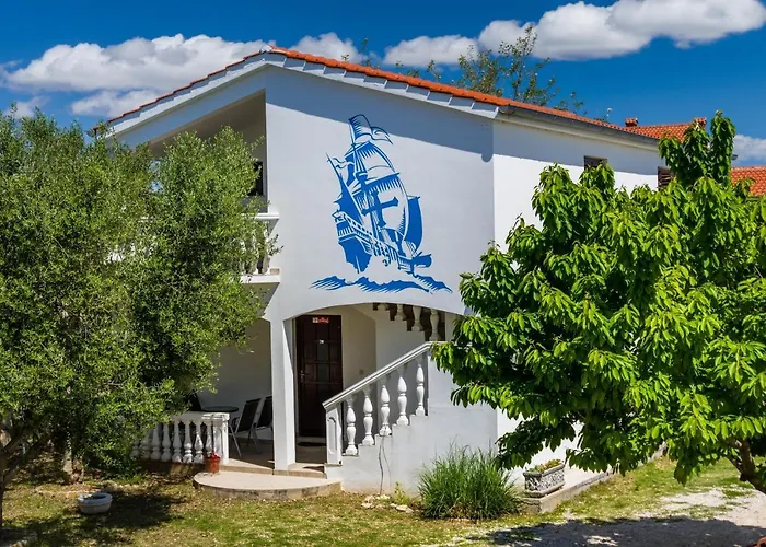 Apartments With Parking Space Nin, Zadar - 5857