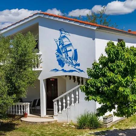 Apartments With Parking Space Nin, Zadar - 5857